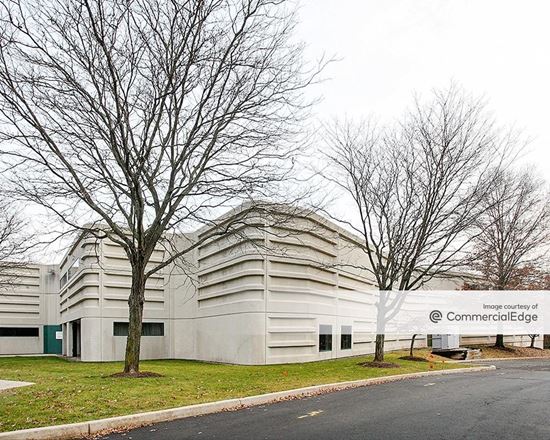 400 & 500 Apgar Drive