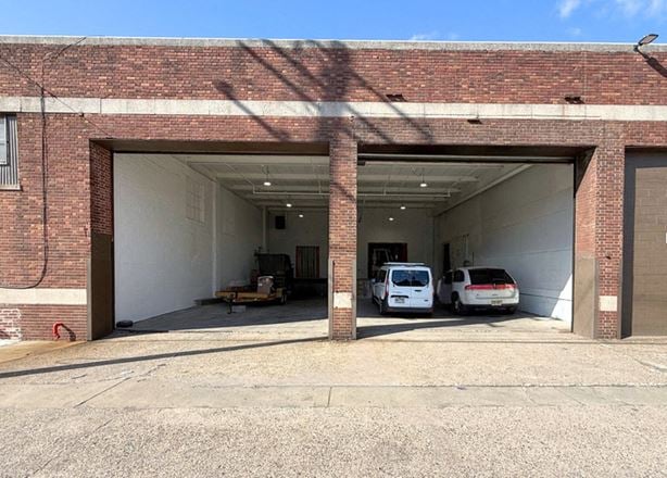495-499 E. Erie Avenue