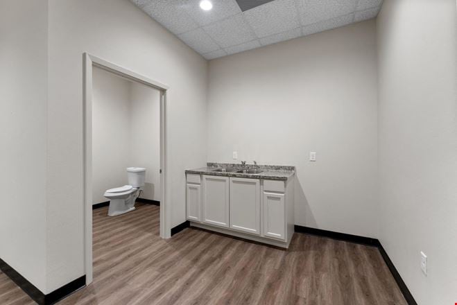 Building 7 - 25533 Richards Rd - Sublease
