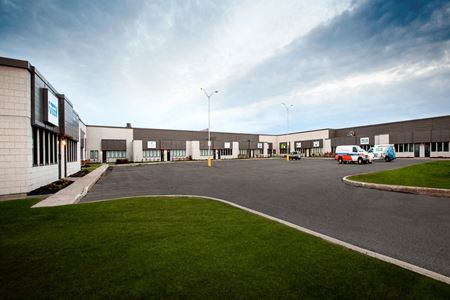 Industrial space for Rent at 350 - 390 Rue McArthur in Saint-Laurent