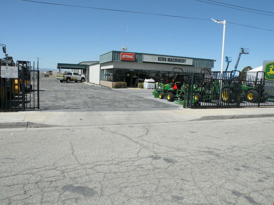 John Deere NNN lease property
