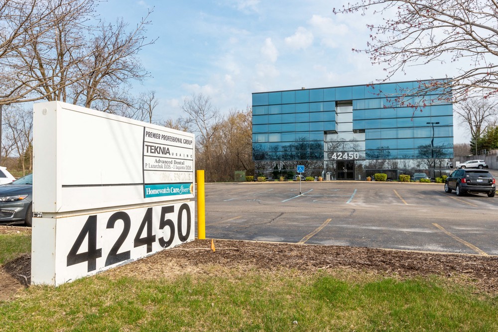 42450 W Twelve Mile Rd, Novi, MI 48377