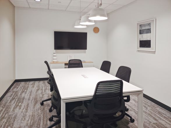Regus - Delafield - Sun Valley Dr