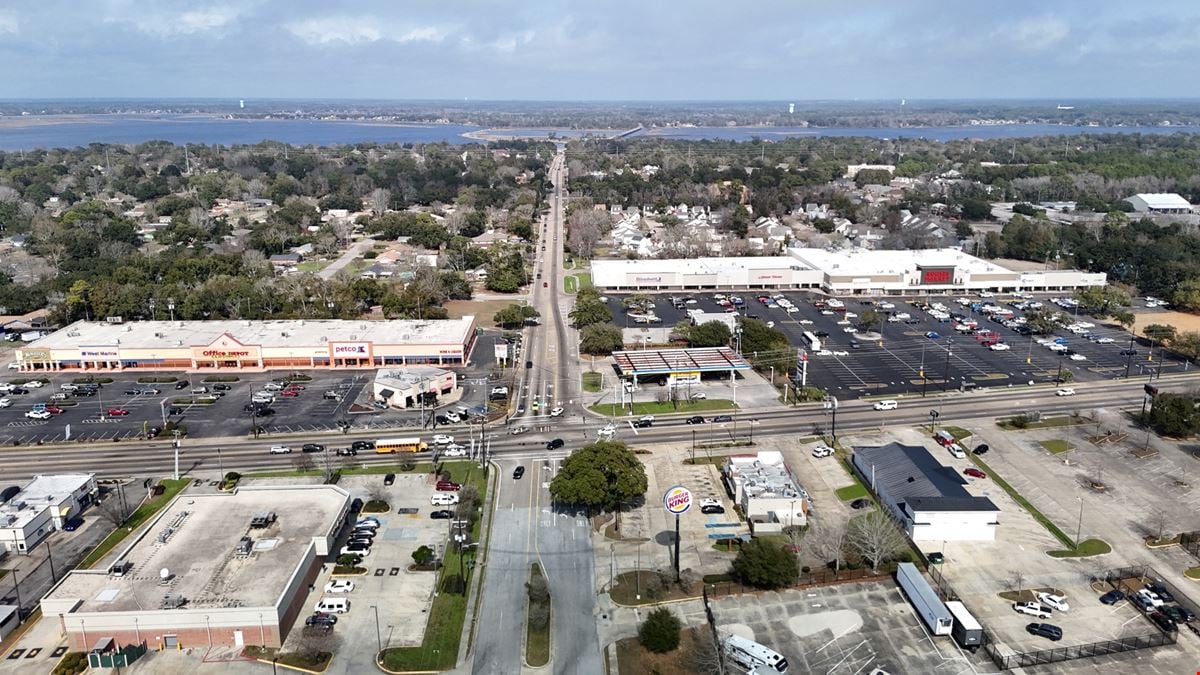 +/-7,000 SF Retail Unit in The Shoppes at Popps Ferry