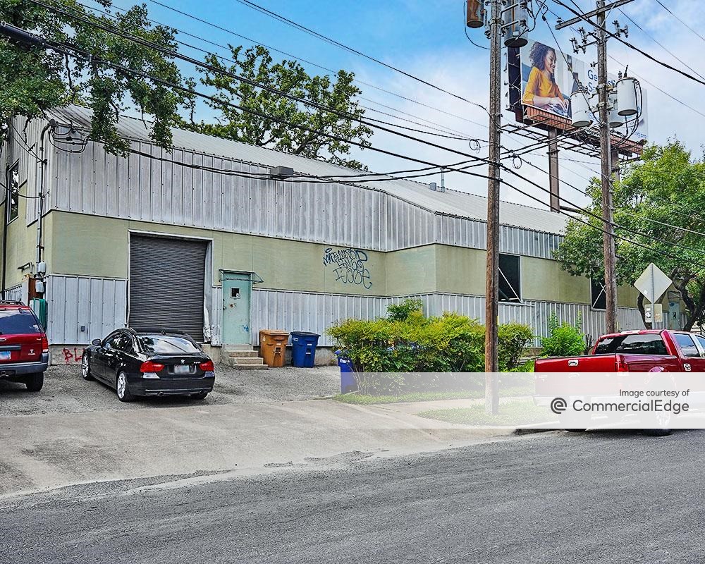 3217 North Interstate 35, Austin, TX | Industrial Building