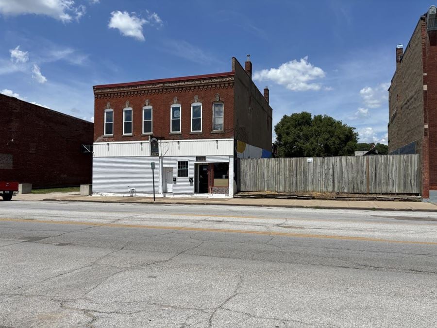 822 W 2nd St