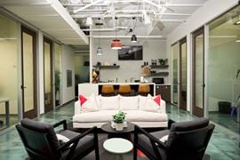 IQ Offices - – 250 University Avenue