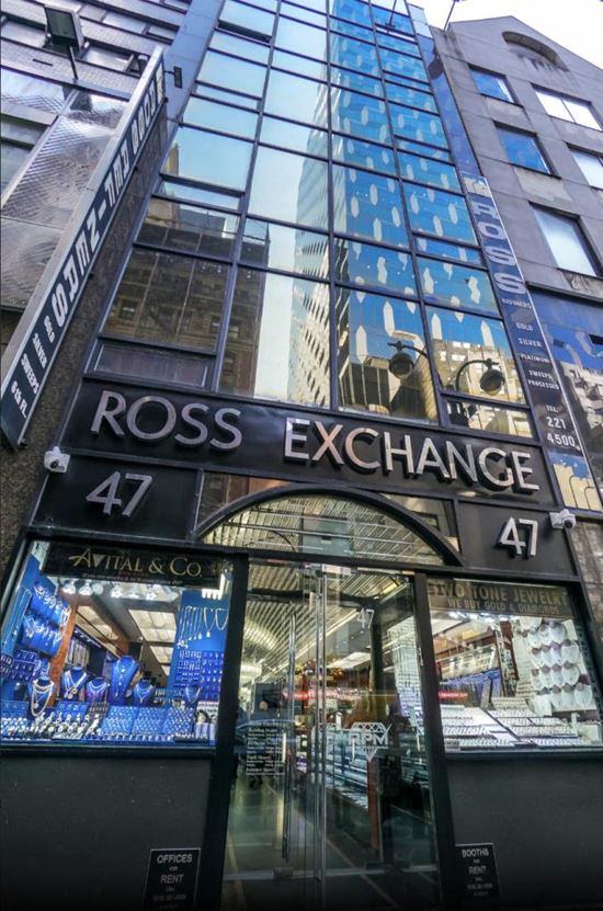47 W 47th St