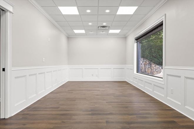 2 Executive Suites 