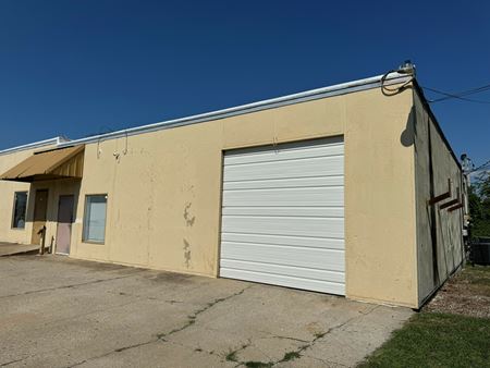 Industrial space for Rent at 305 N Redbud Ave in Broken Arrow