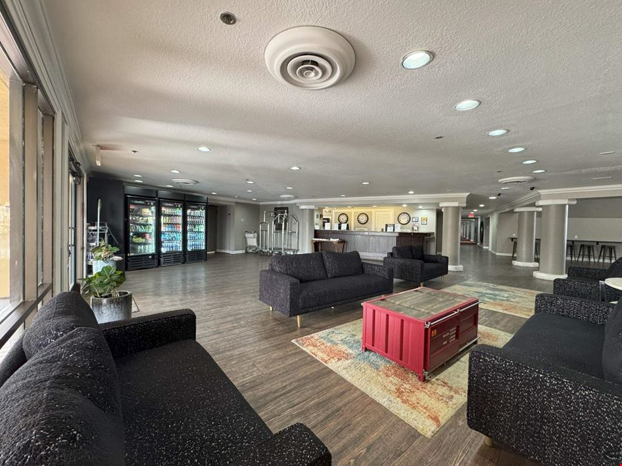 Ramada by Wyndham Barstow