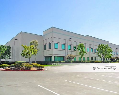 Magnolia & Trademark Center - 1550 Magnolia Avenue