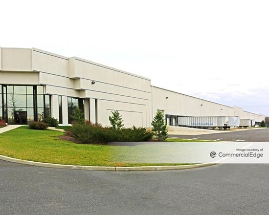 Commodore 295 Business Park - 800 Arlington Blvd