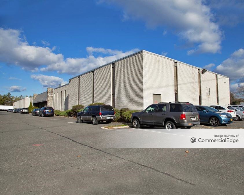 15 Enter Lane, Islandia Industrial Space For Lease