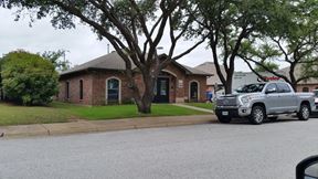 3033 Clairemont Ln - Euless