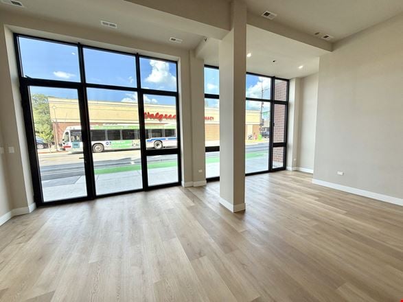 5151 N Lincoln Ave, Unit 101