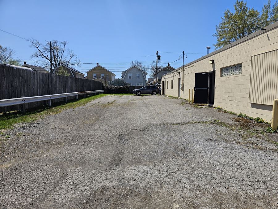 40 Comet Ave - 2,090+/- Office - Warehouse Space