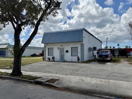 Industrial space for Rent at 1308 SE 47th St in Cape Coral