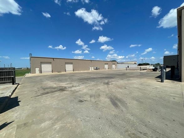9915 E 51st St, Bldg B - Industrial