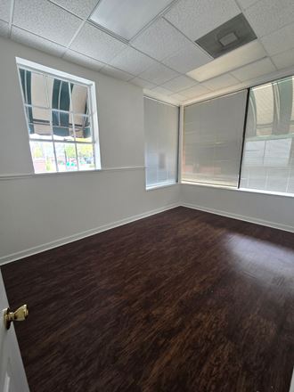 3 E Hampton Ave