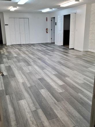 1000 Iris Dr SW
