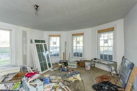 GREAT FOR INVESTORS OR REHAB SPECIALISTS | HOME ON LARGE LOT