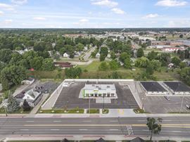 1,221 SF Upscale Retail Space Next to High Traffic Subway