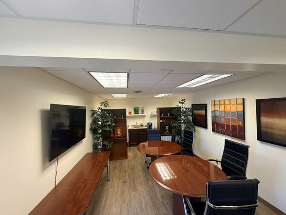 Downtown Office Suite at 1106 W State St