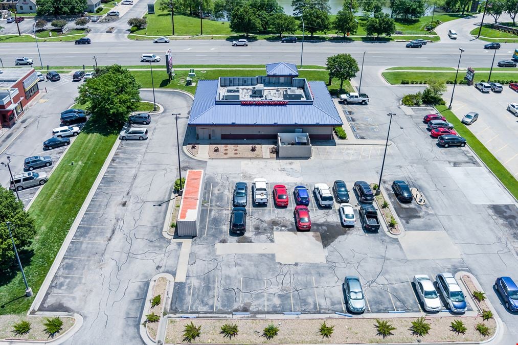 FREESTANDING RESTAURANT W/ ROCK ROAD FRONTAGE