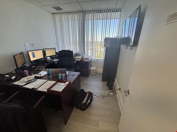 1654 SF Suite 602 Professional and Medical Office Space