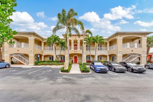 5571 North University Drive Unit 101-102