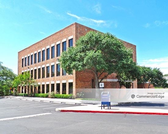 Legacy Oaks - Plaza Buildings