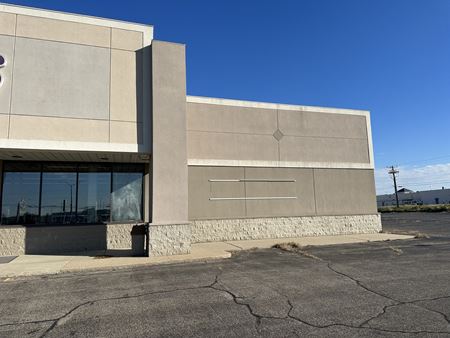 Retail space for Rent at 1302 Woodlawn Road in Lincoln
