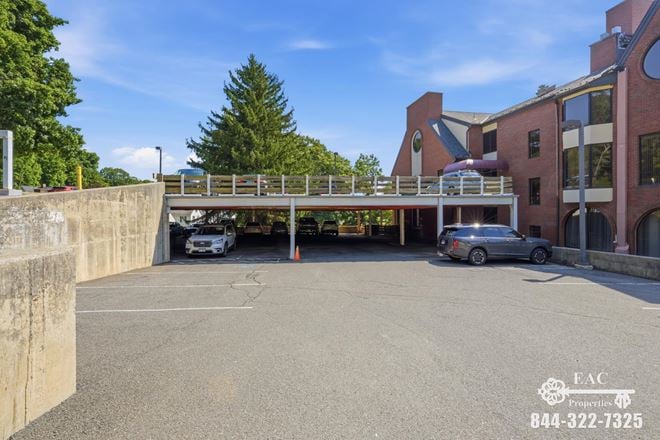 457 N Main ST