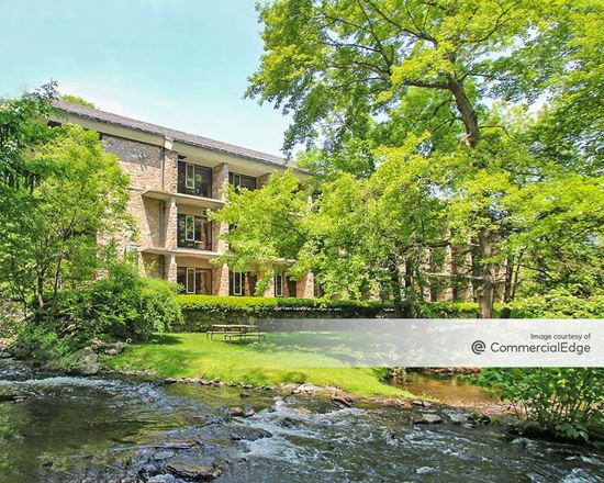 1 Glendinning Place