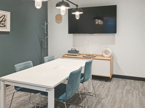Regus - Marlboro - RT 520
