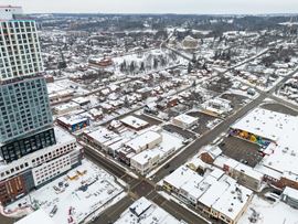 40 Dunlop St W