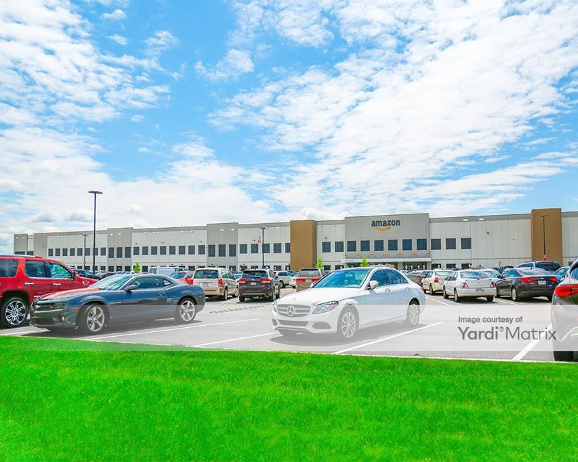 21500 Emery Road, North Randall, OH 44128