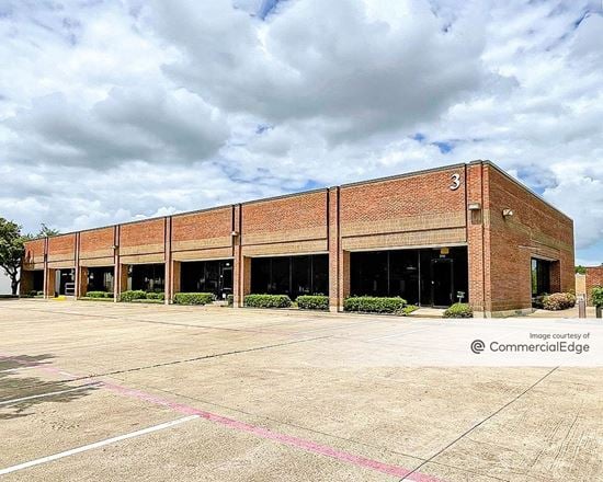 1611 North Interstate 35 East