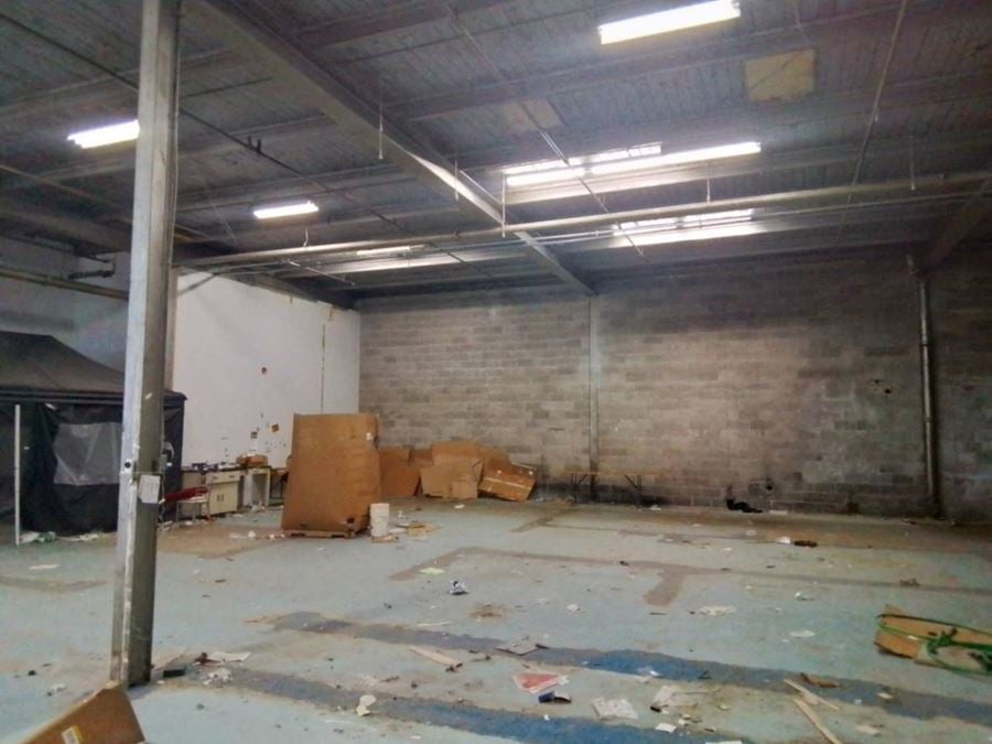 10,000 sqft private industrial warehouse for rent in Etobicoke