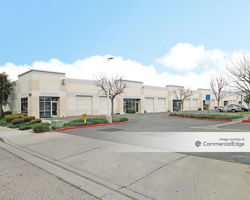 Airport Business Park - 701 & 703 South Gifford Avenue