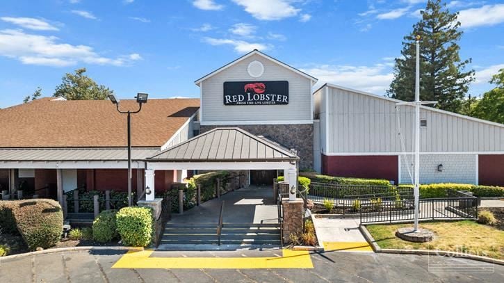 1400 Howe Avenue | Former Red Lobster