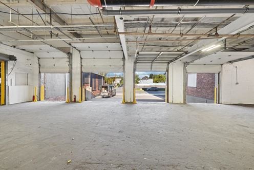 1355 W Front St, Plainfield