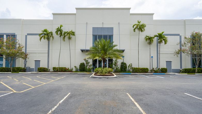 Office property in Pembroke Pines, FL