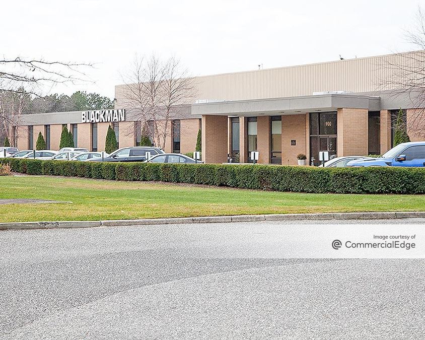 900 Sylvan Avenue, Bayport, NY 11705