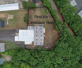 11,266 SF Industrial Service Facility | 7 Bay Doors | ¾ Acre Fenced Yard