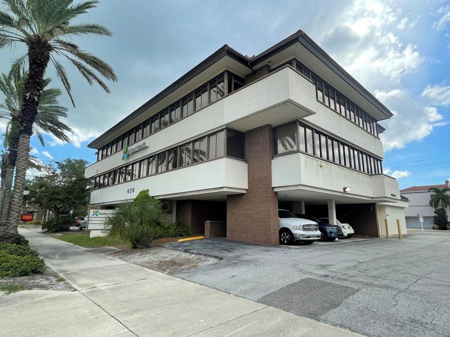 HIGHLY VISIBLE FREE STANDING OFFICE BUILDING IN DOWNTOWN VENICE! 420