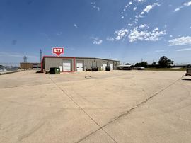 HIGH VISIBILITY RETAIL/WAREHOUSE
