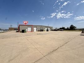 HIGH VISIBILITY RETAIL/WAREHOUSE