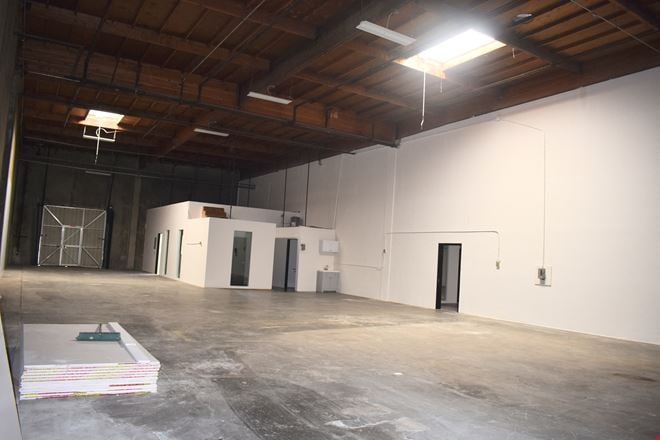 1617 W Rosecrans Ave